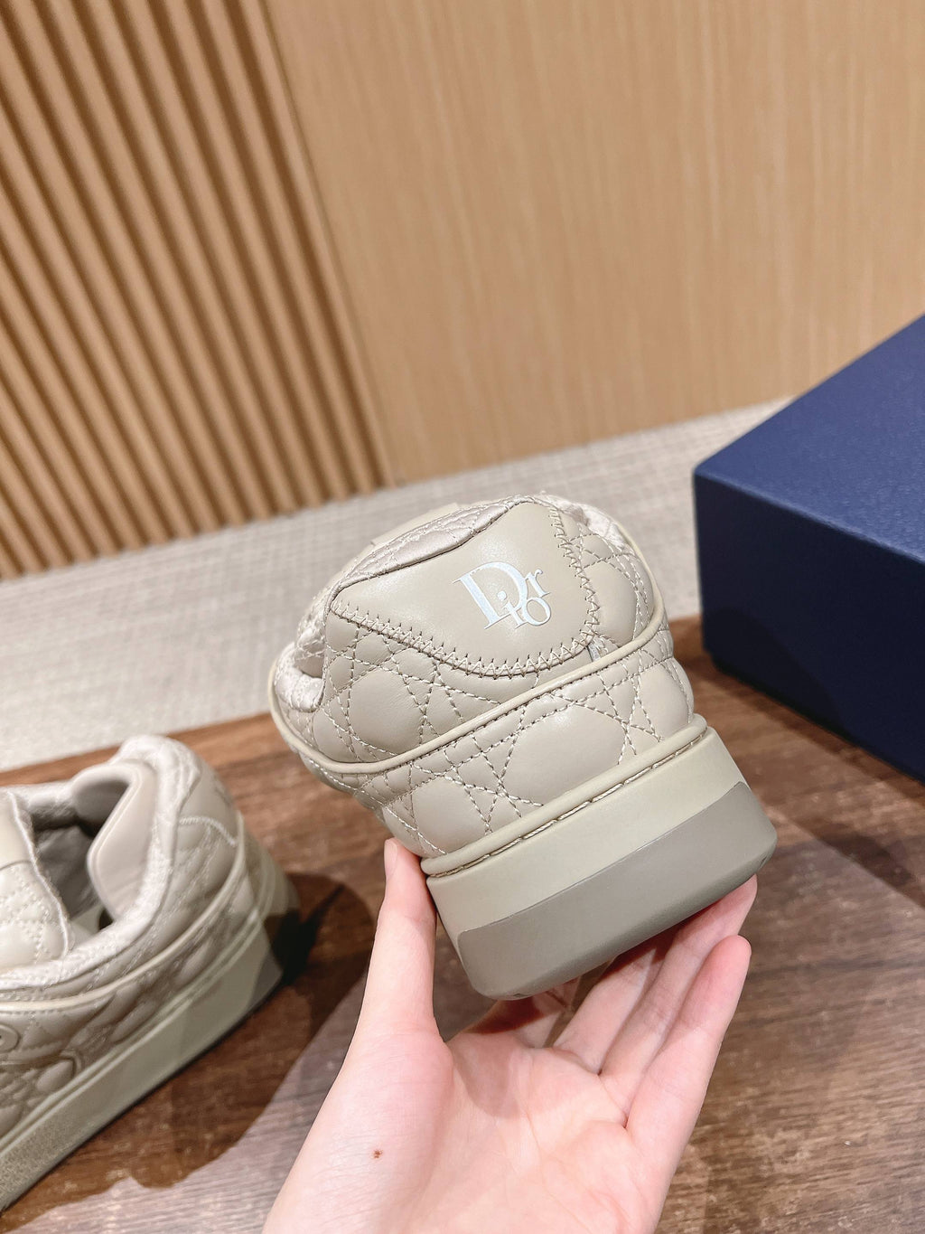 D-Sneakers
