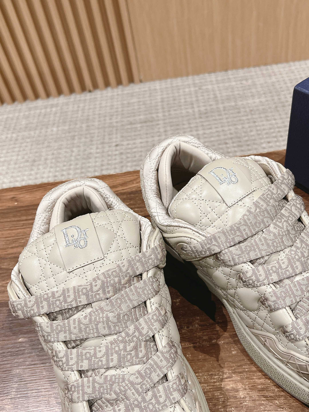 D-Sneakers