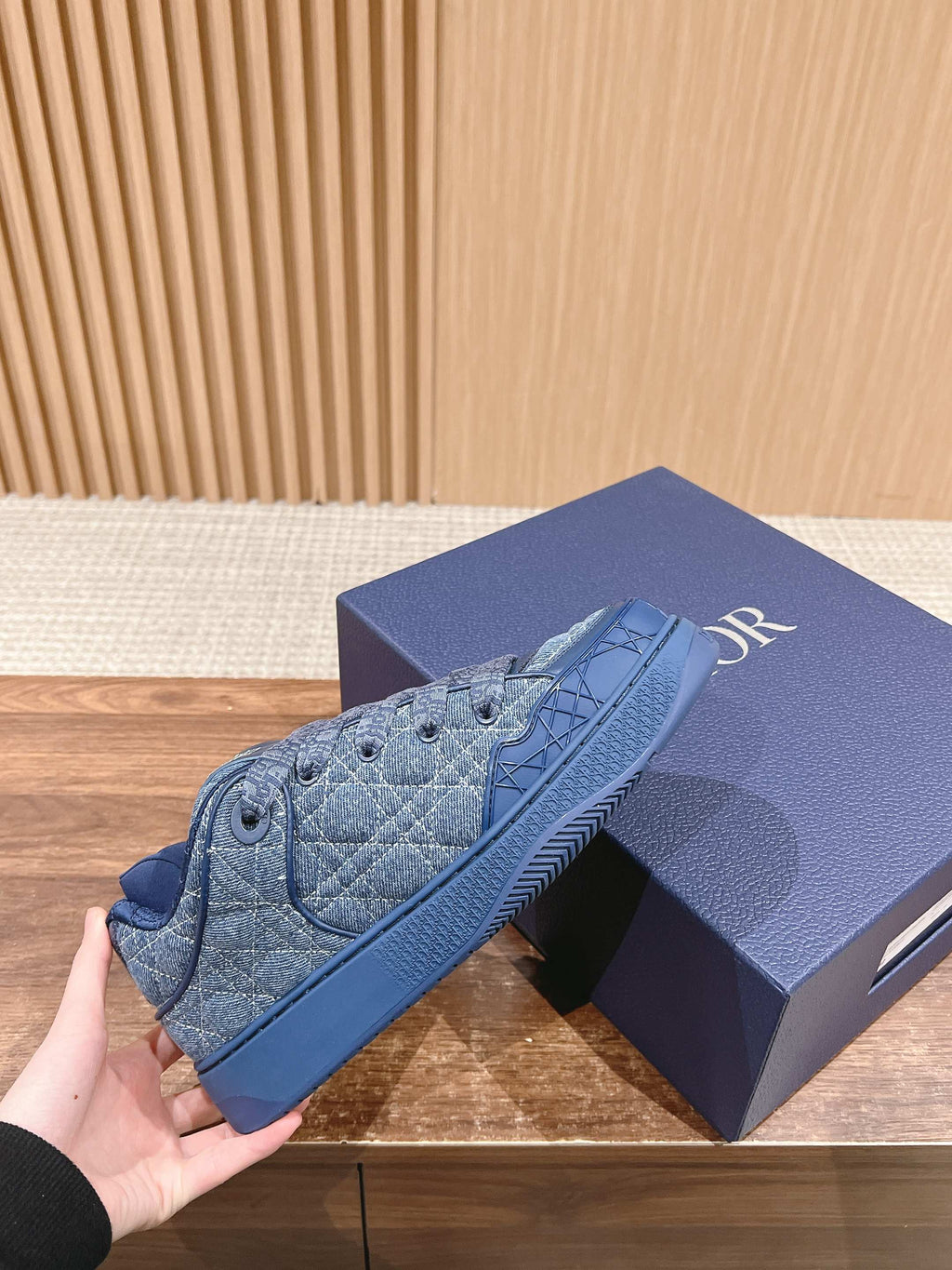 D-Sneakers