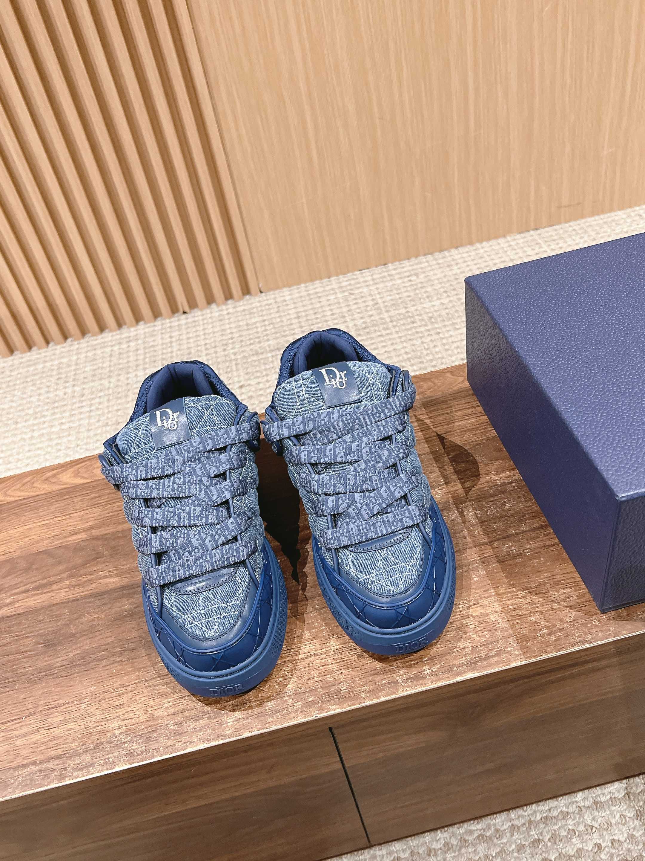 D-Sneakers