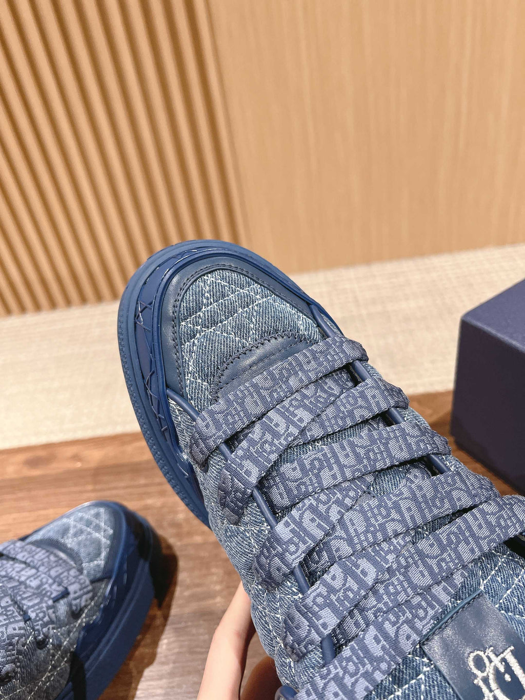 D-Sneakers