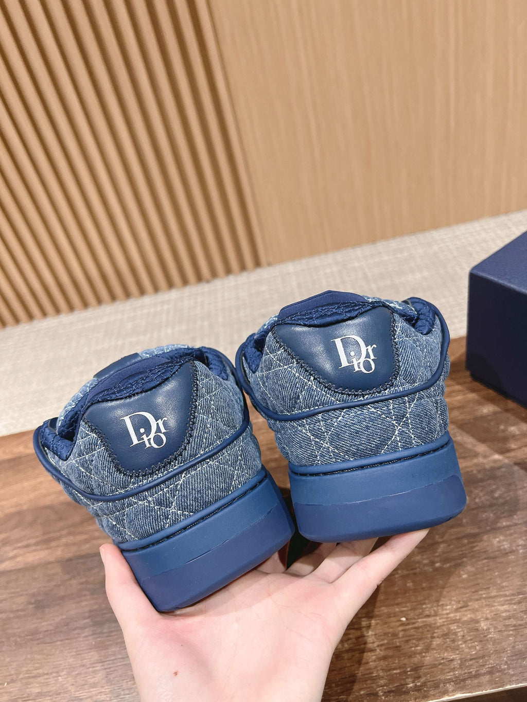 D-Sneakers
