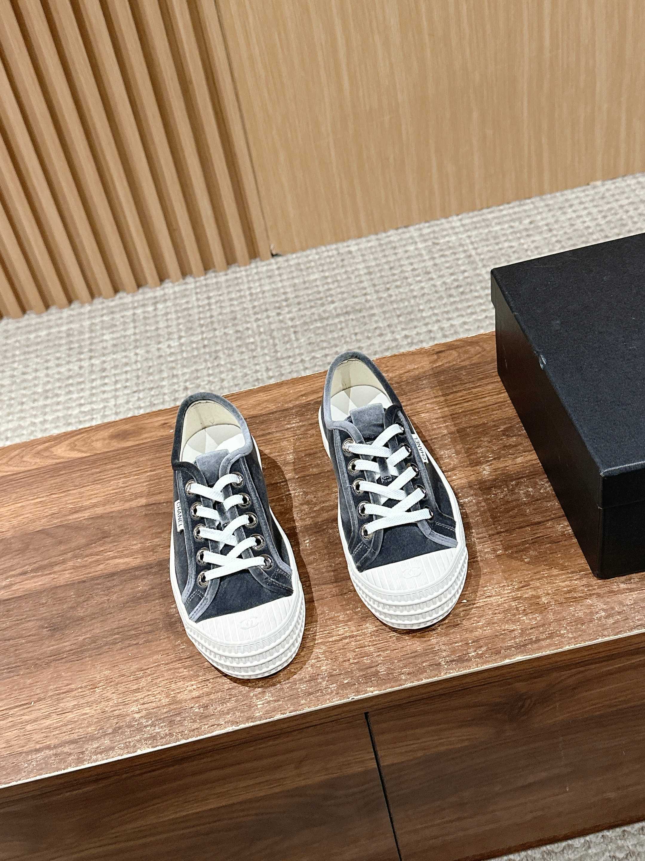 C-Sneakers