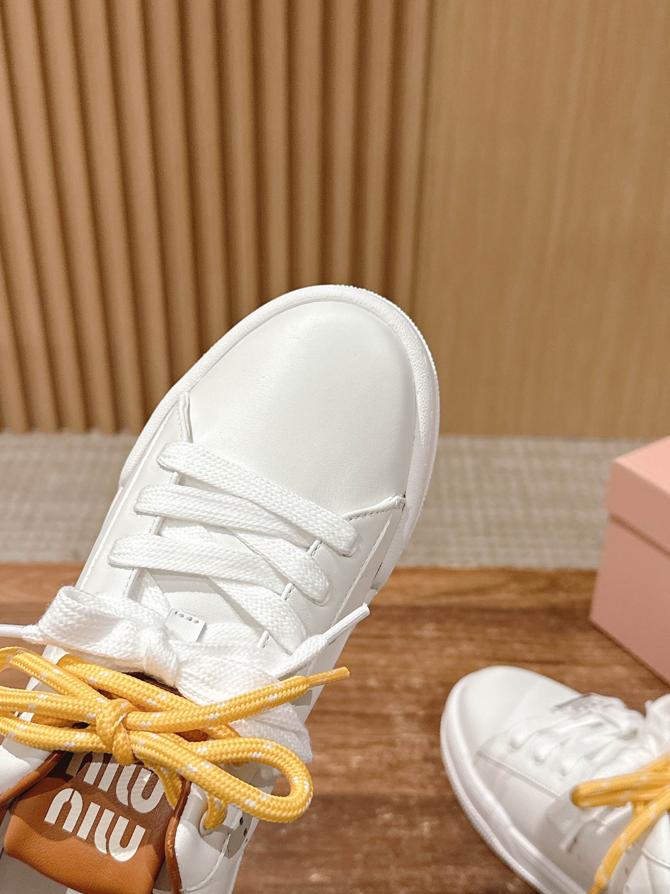 M-Sneakers