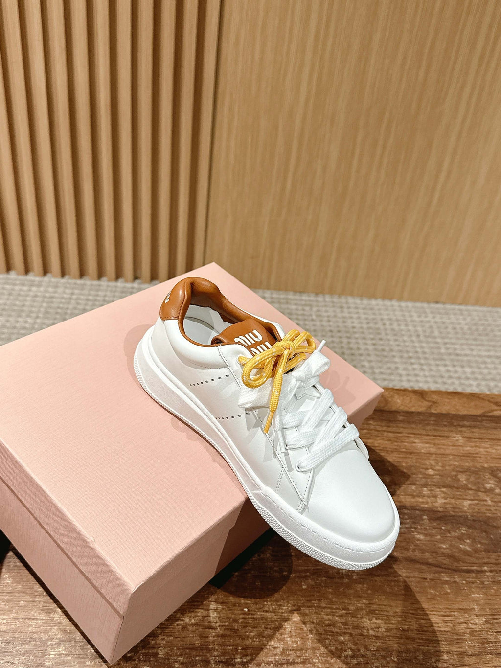M-Sneakers