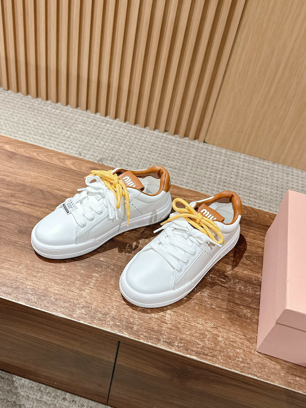 M-Sneakers