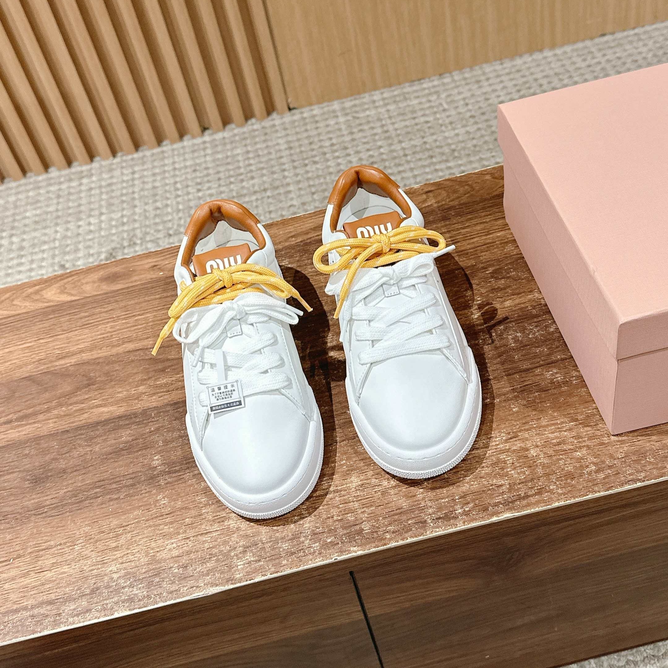M-Sneakers