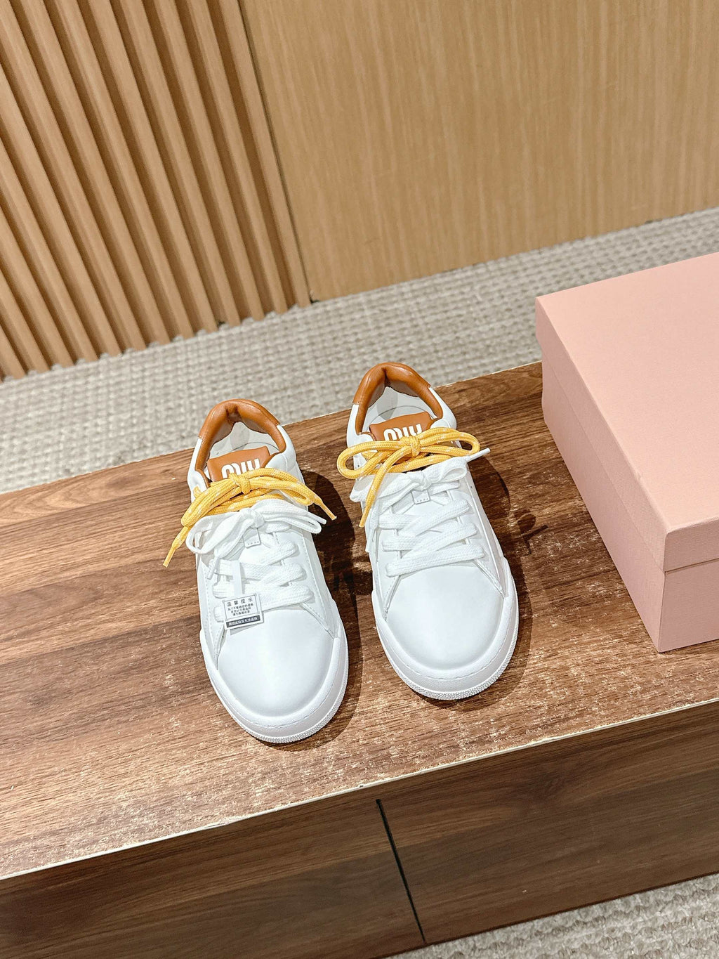 M-Sneakers