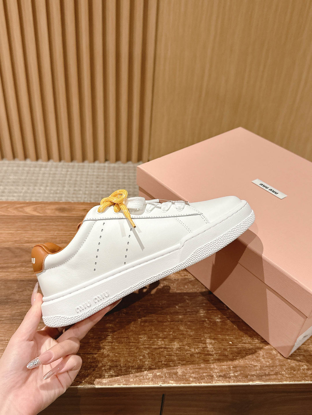 M-Sneakers