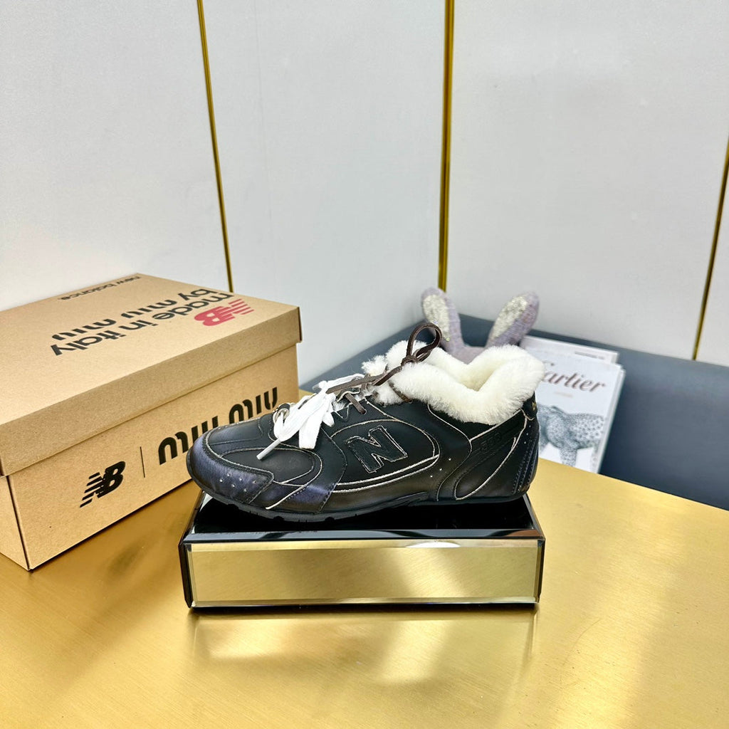 M-Sneakers