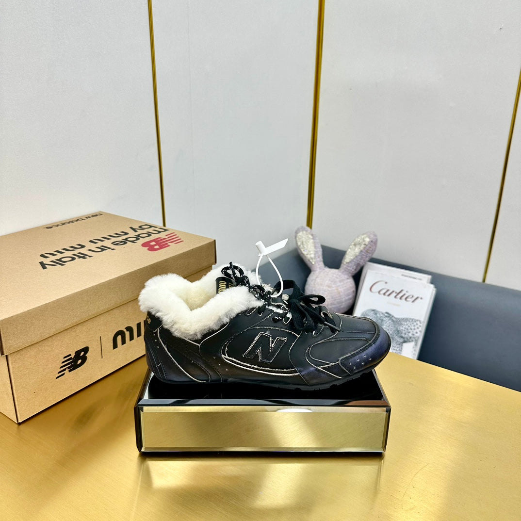 M-Sneakers