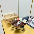 M-Sneakers