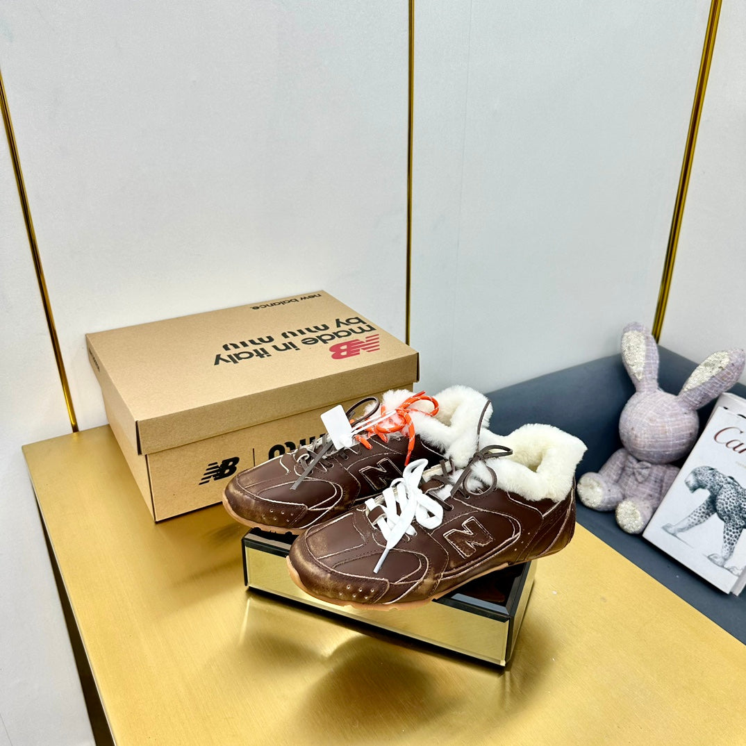 M-Sneakers