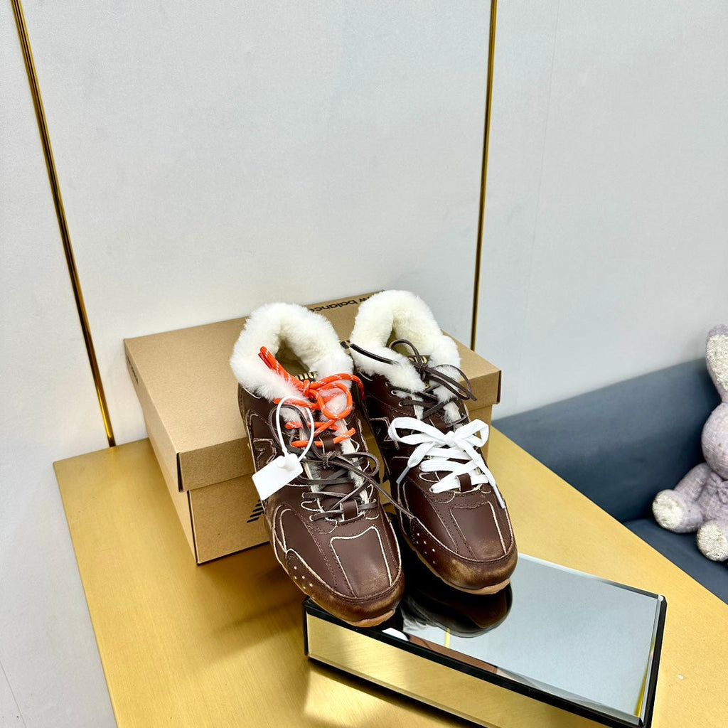 M-Sneakers