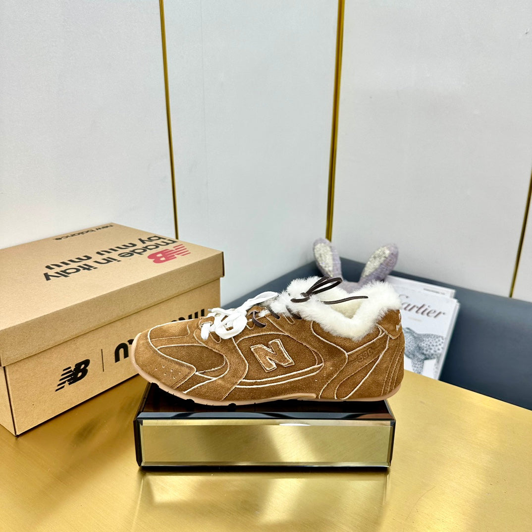 M-Sneakers