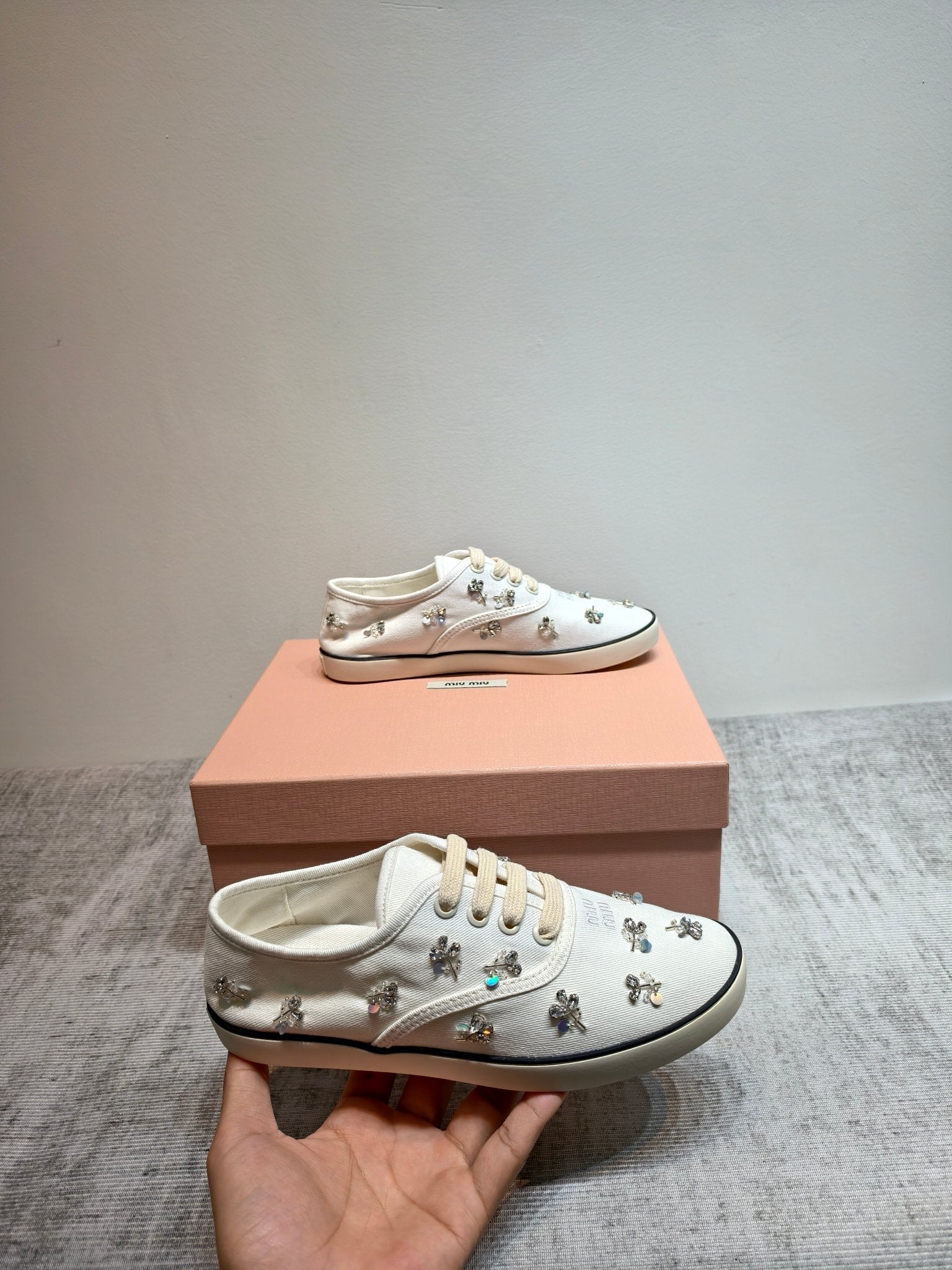 M-Sneakers