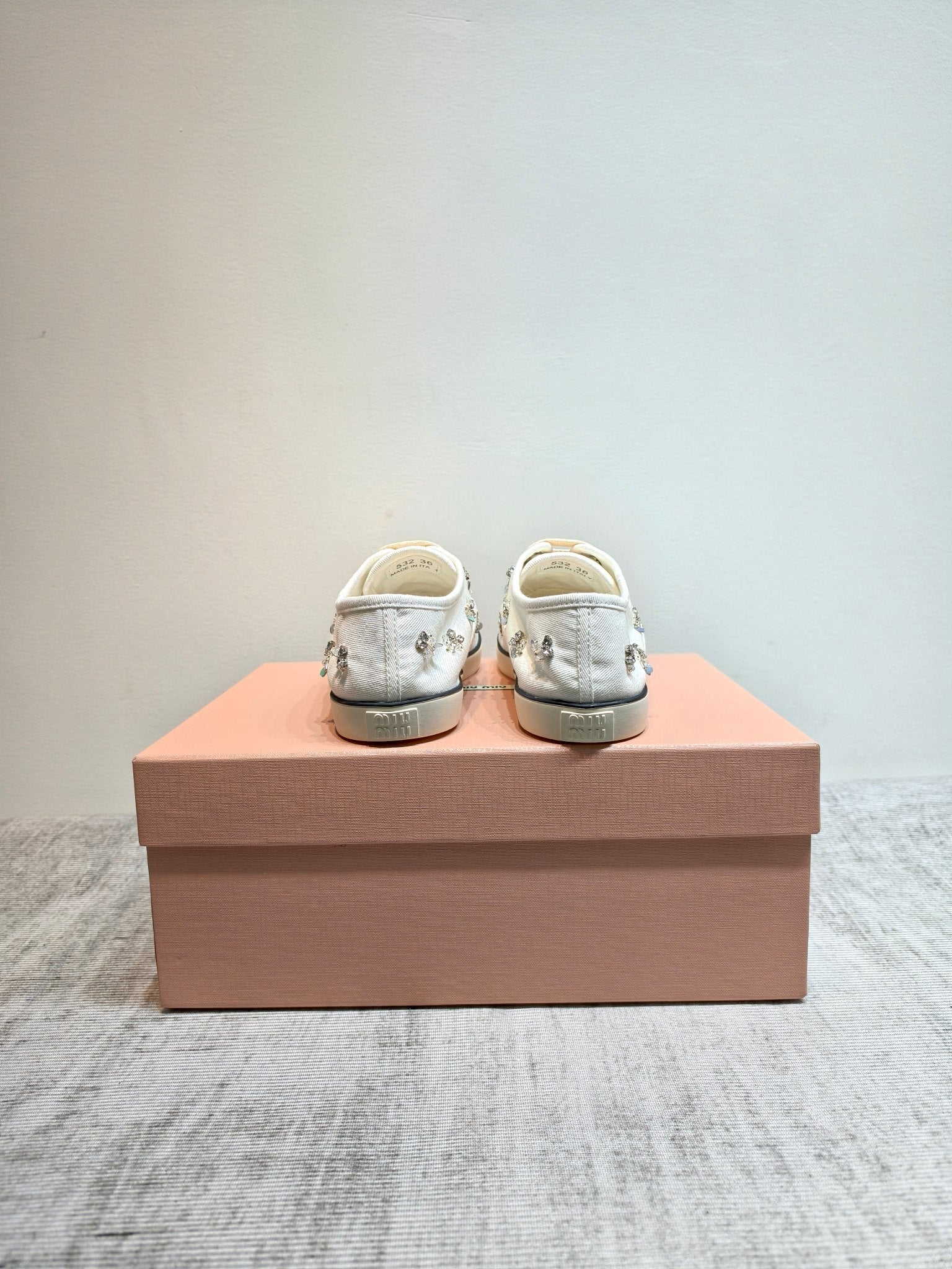M-Sneakers