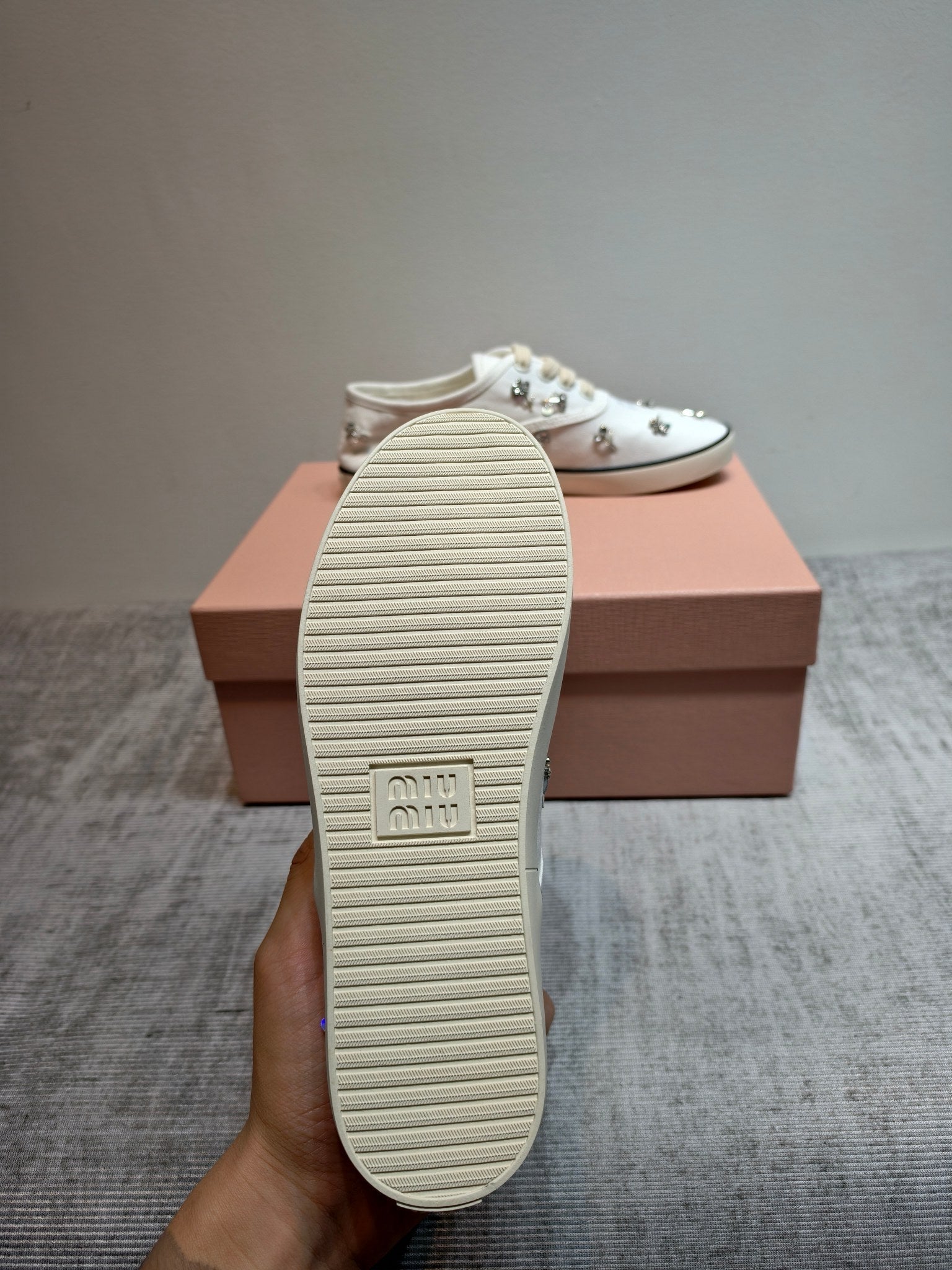 M-Sneakers