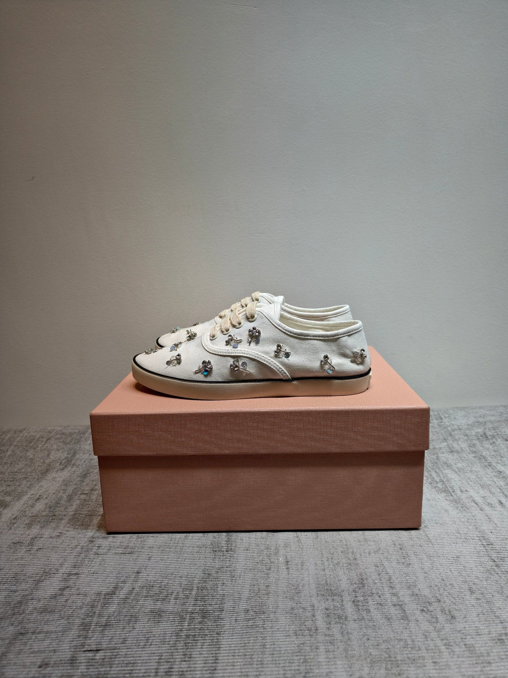 M-Sneakers