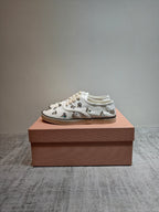 M-Sneakers