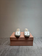 M-Sneakers