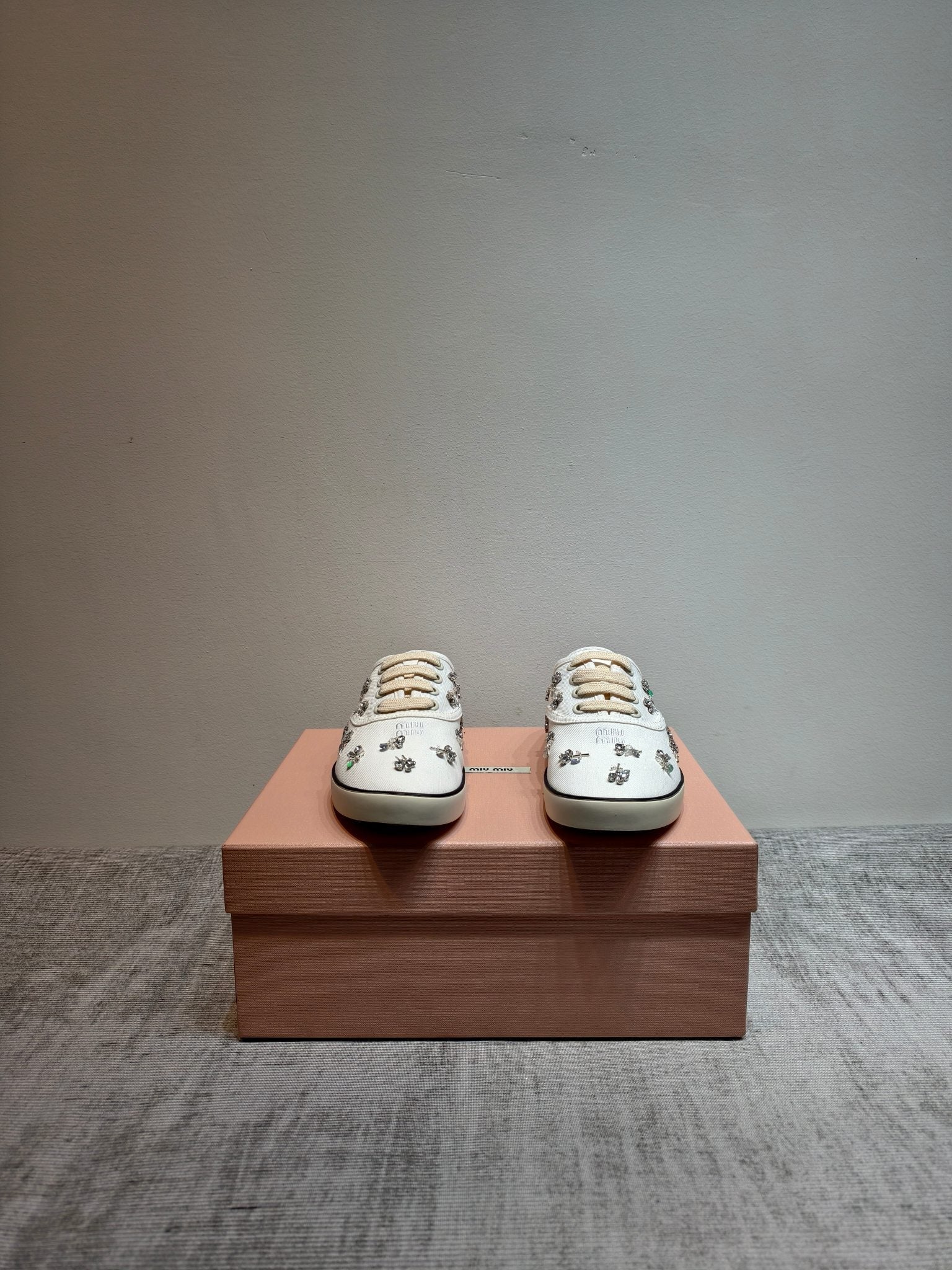 M-Sneakers