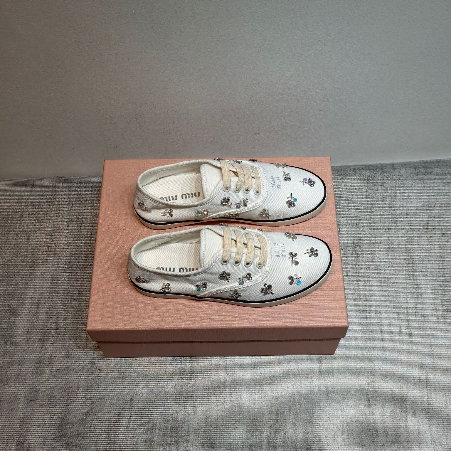 M-Sneakers