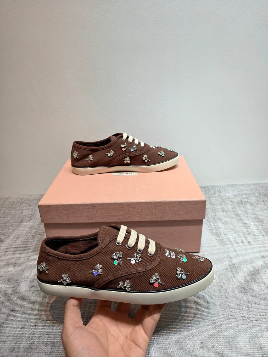 M-Sneakers