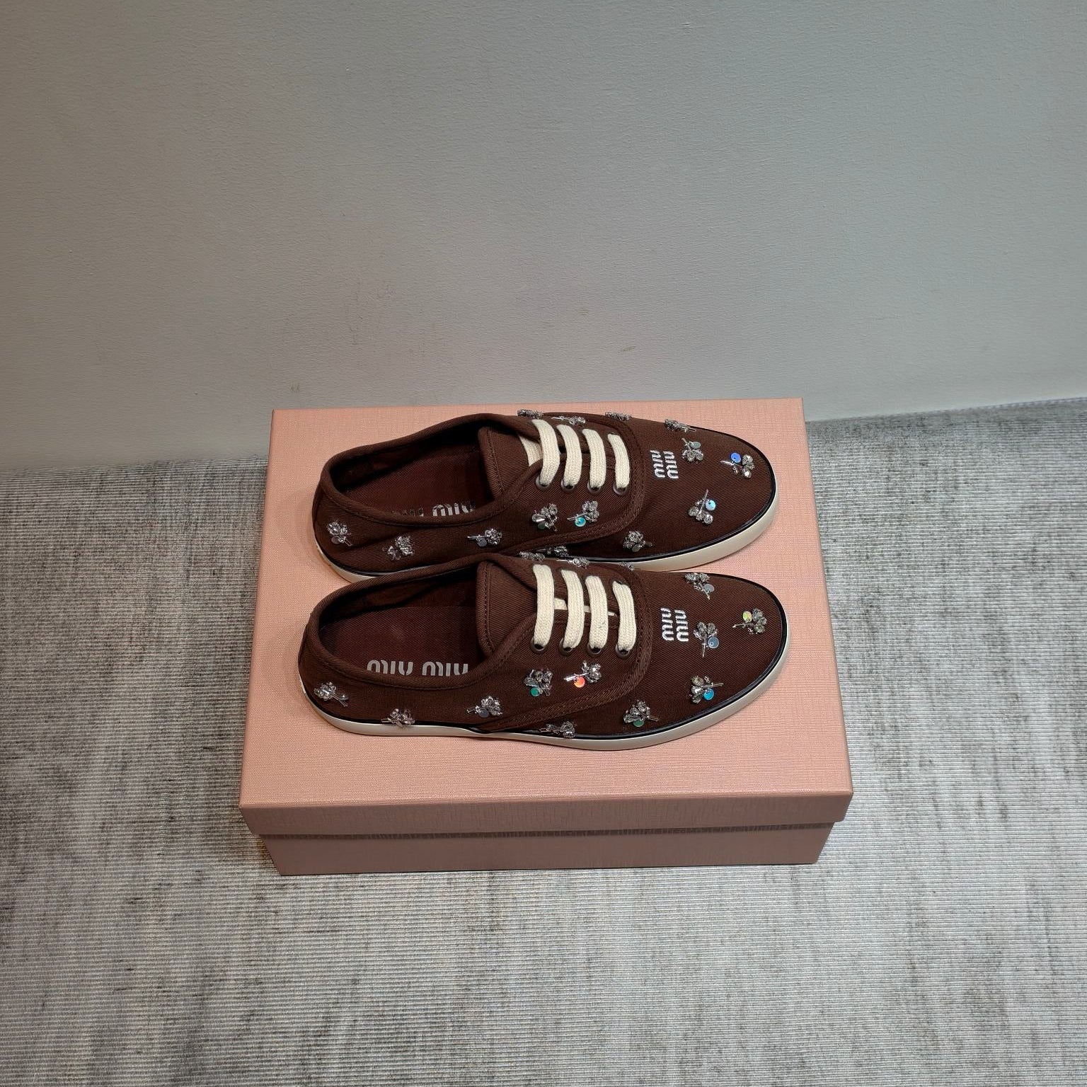 M-Sneakers