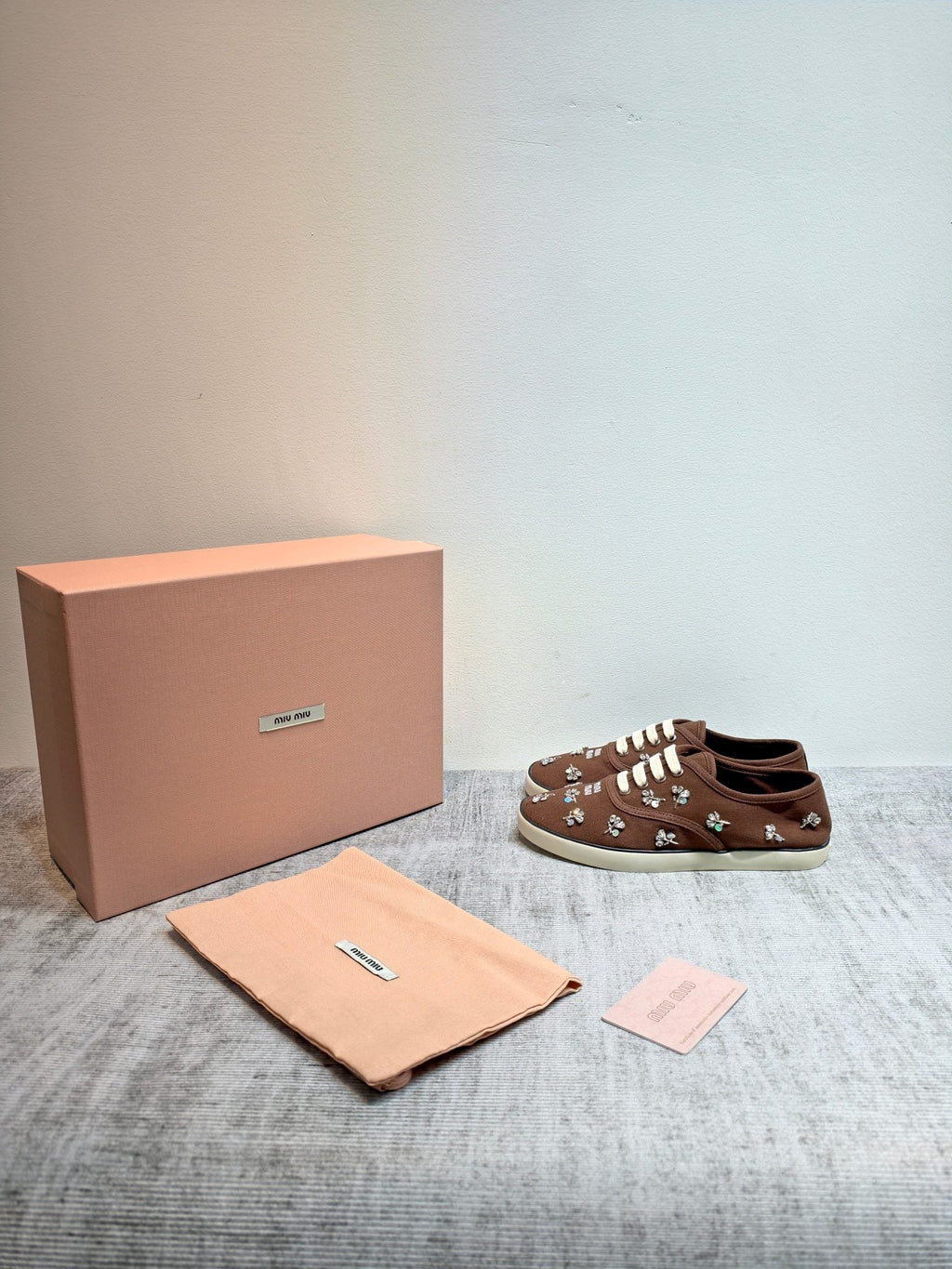 M-Sneakers