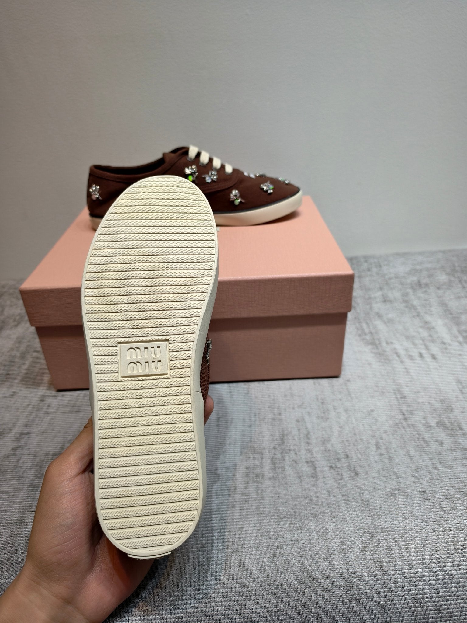M-Sneakers