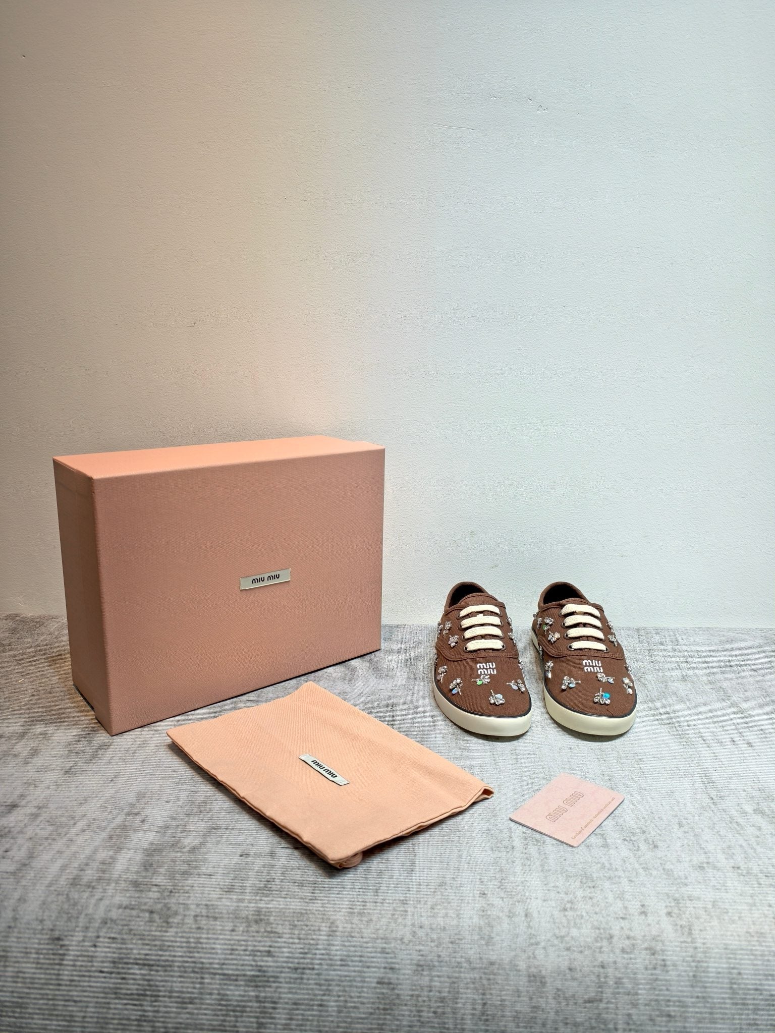 M-Sneakers