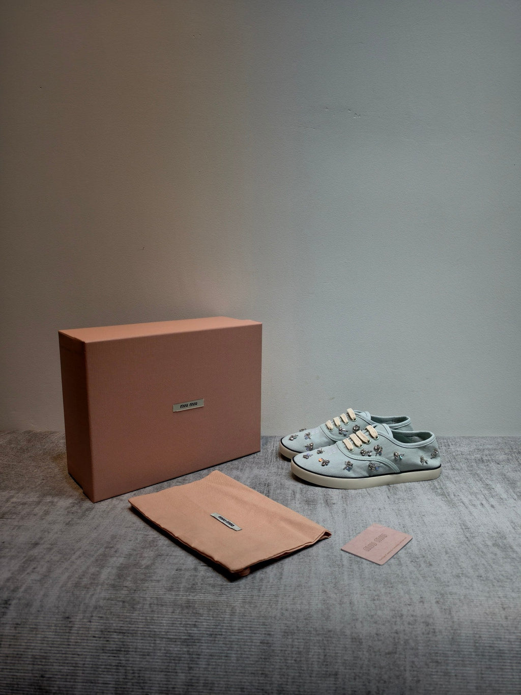 M-Sneakers