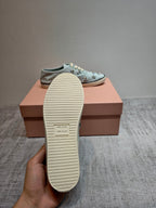 M-Sneakers