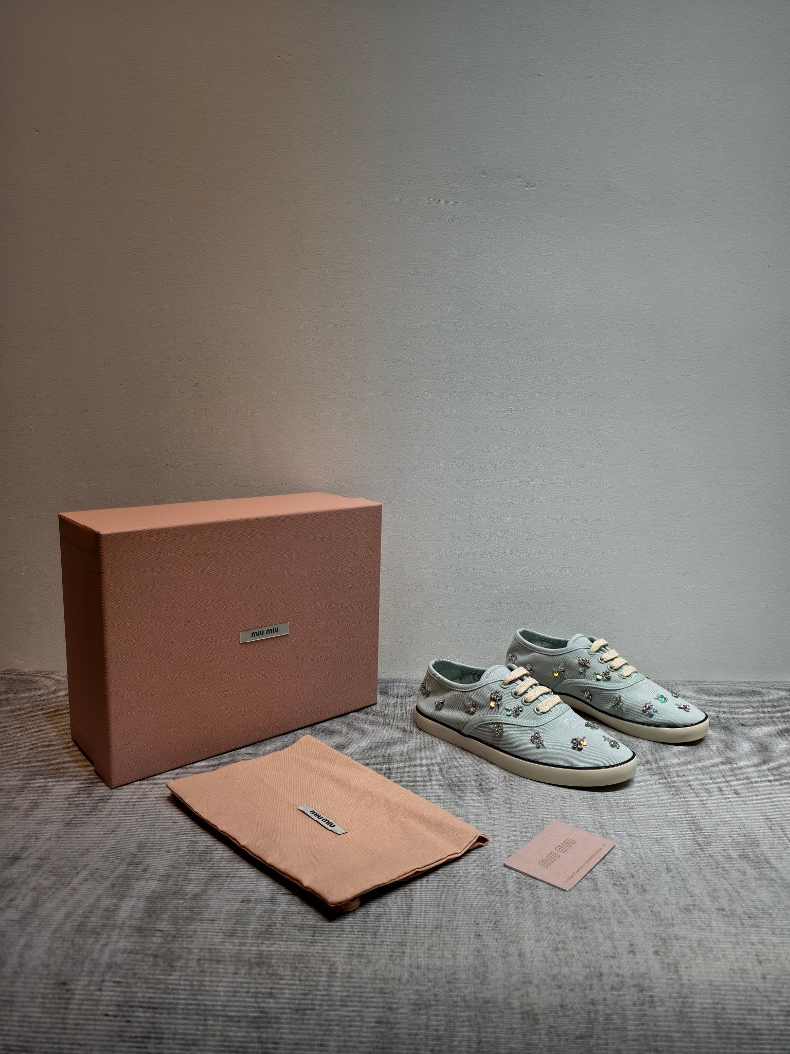 M-Sneakers