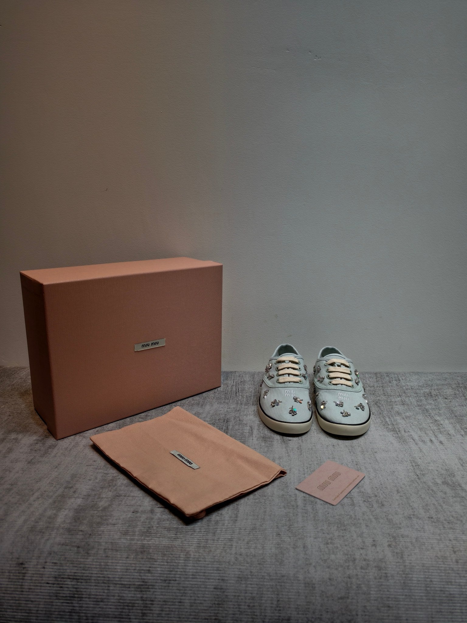 M-Sneakers