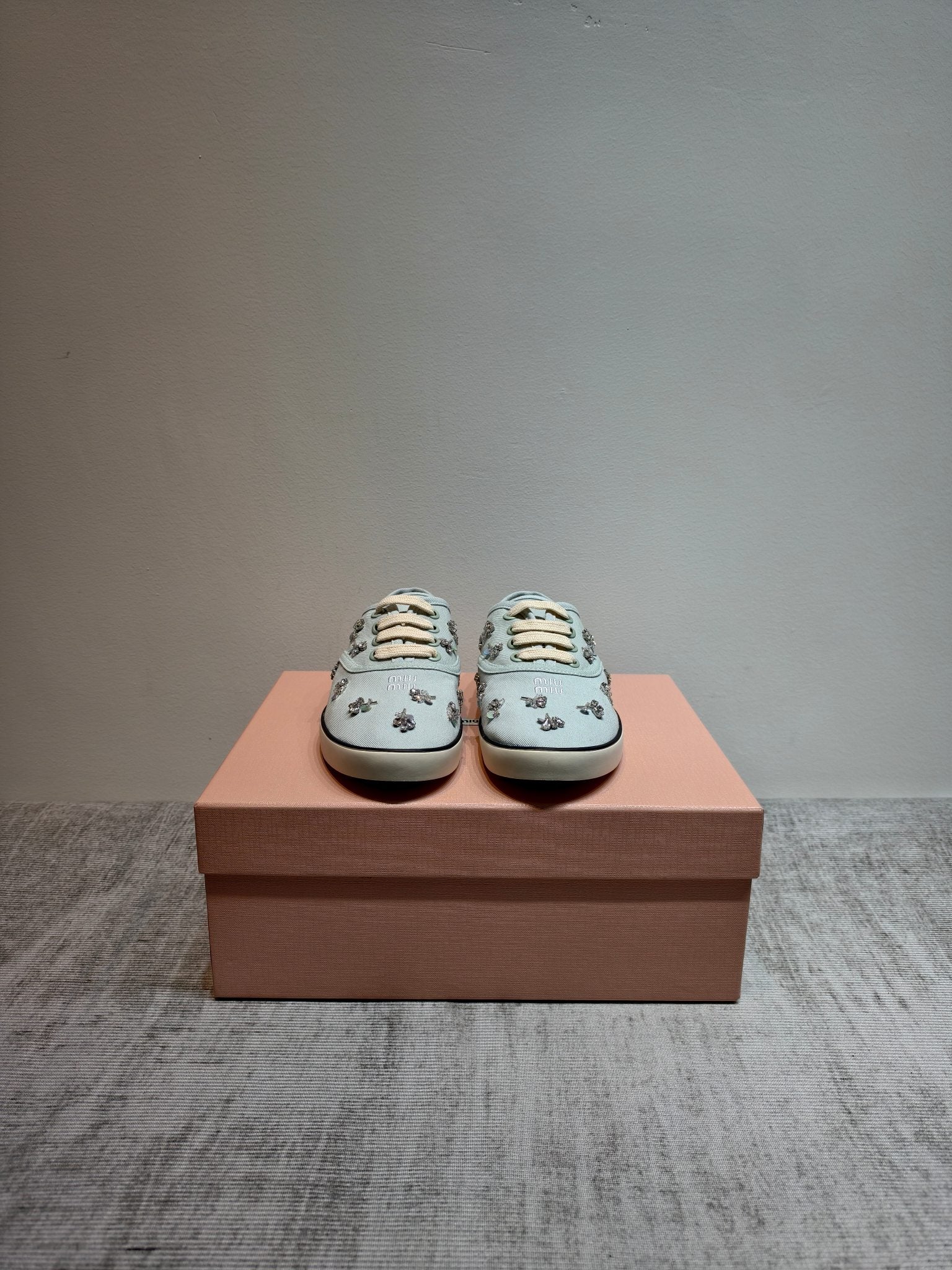 M-Sneakers