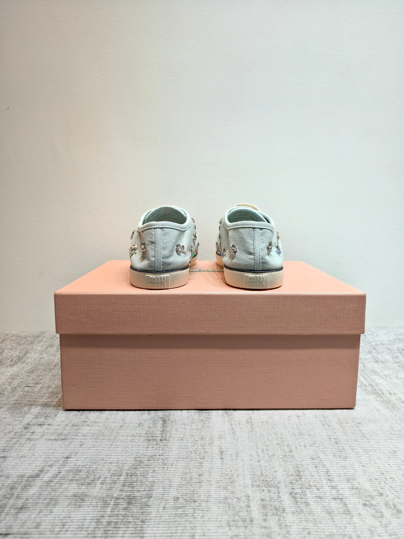 M-Sneakers