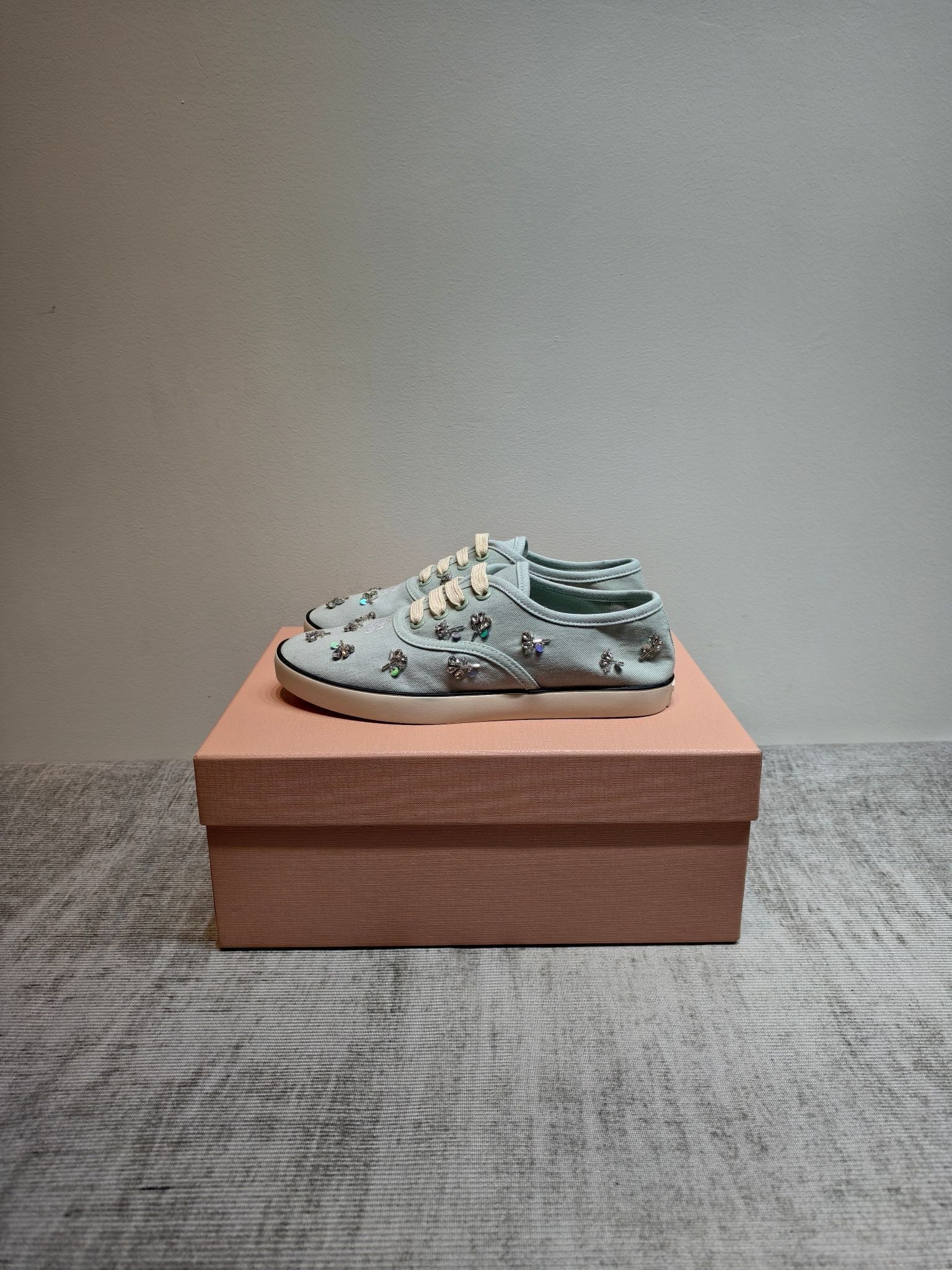 M-Sneakers