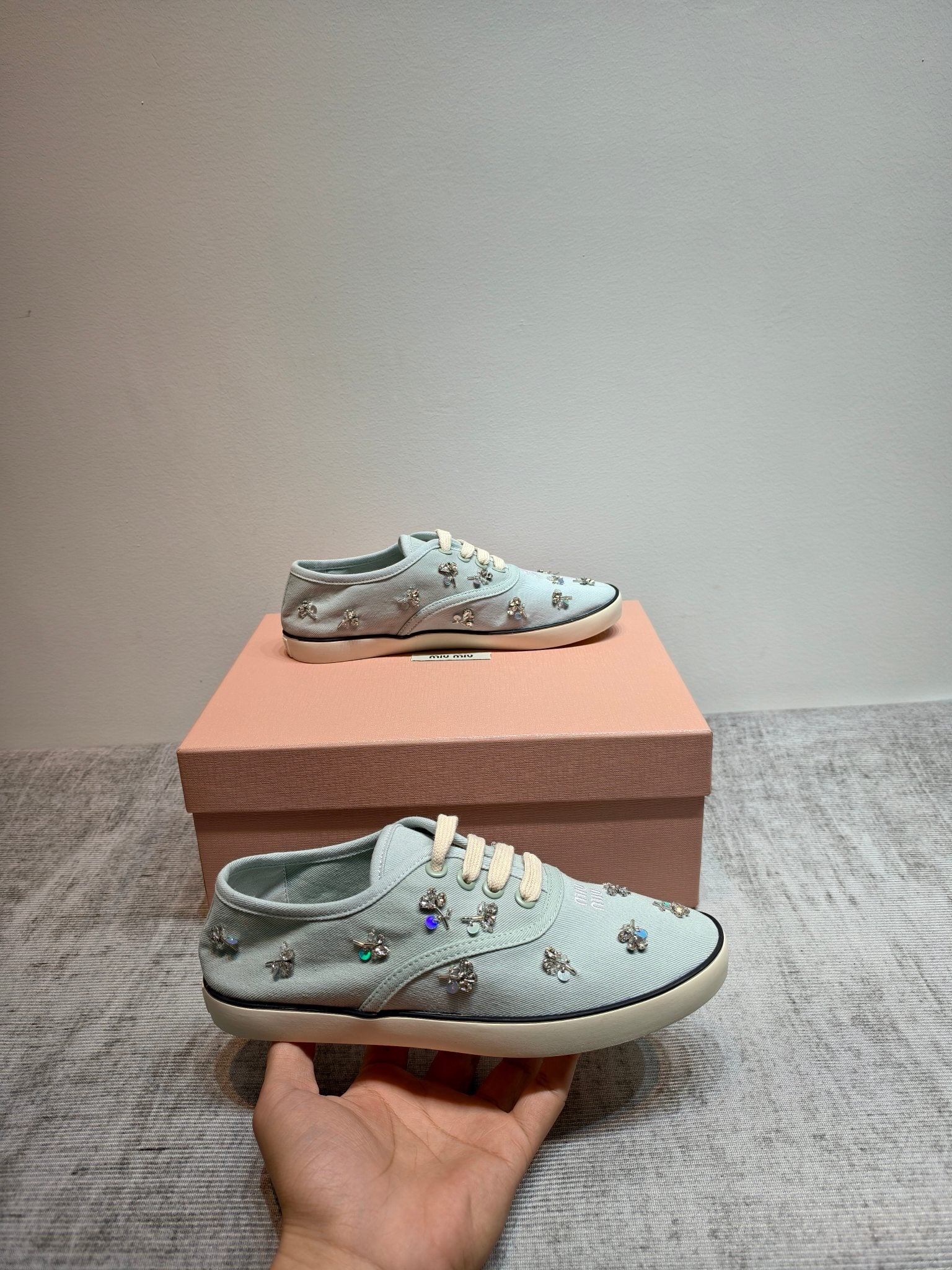 M-Sneakers