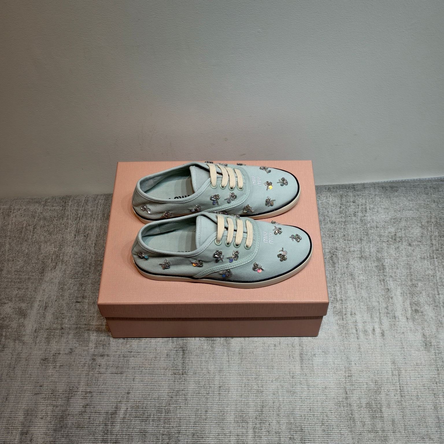 M-Sneakers