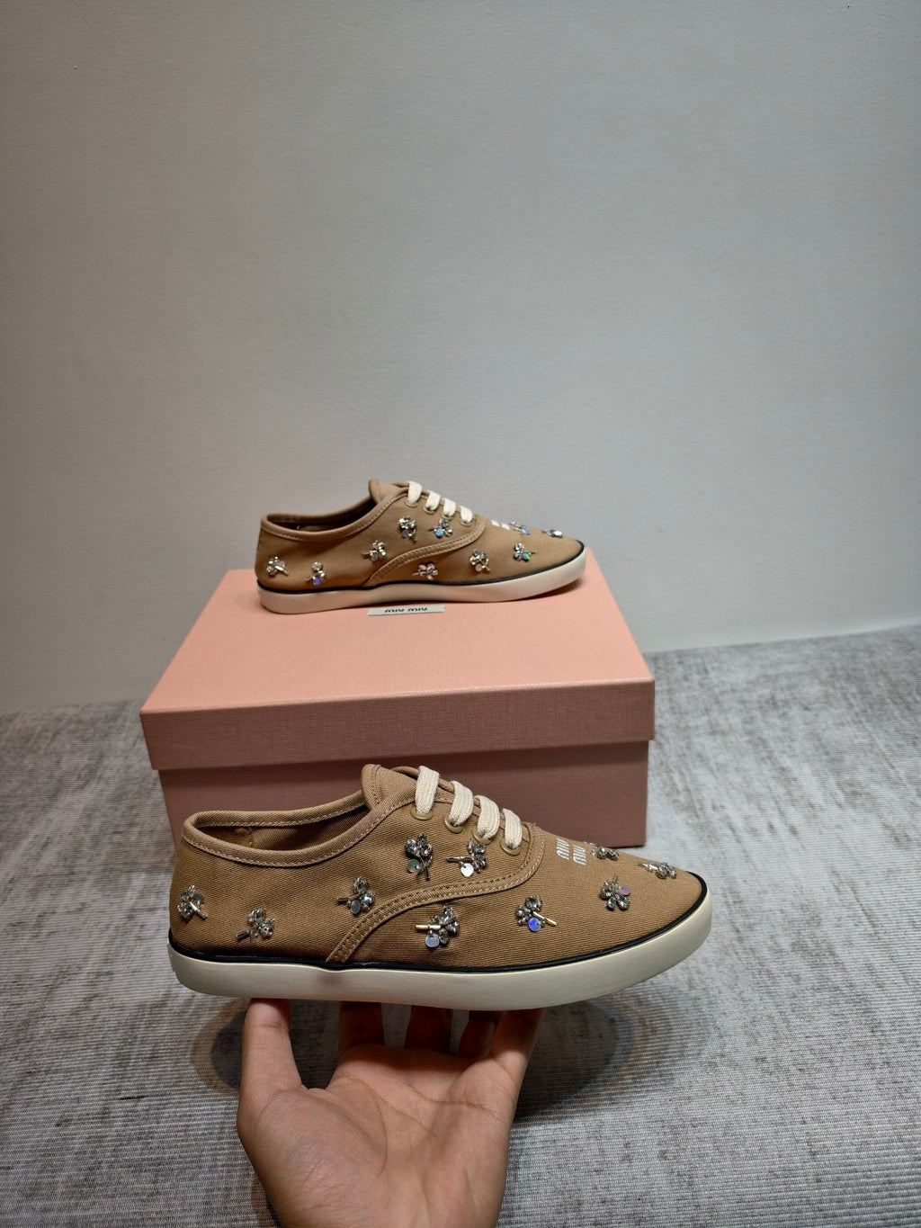 M-Sneakers