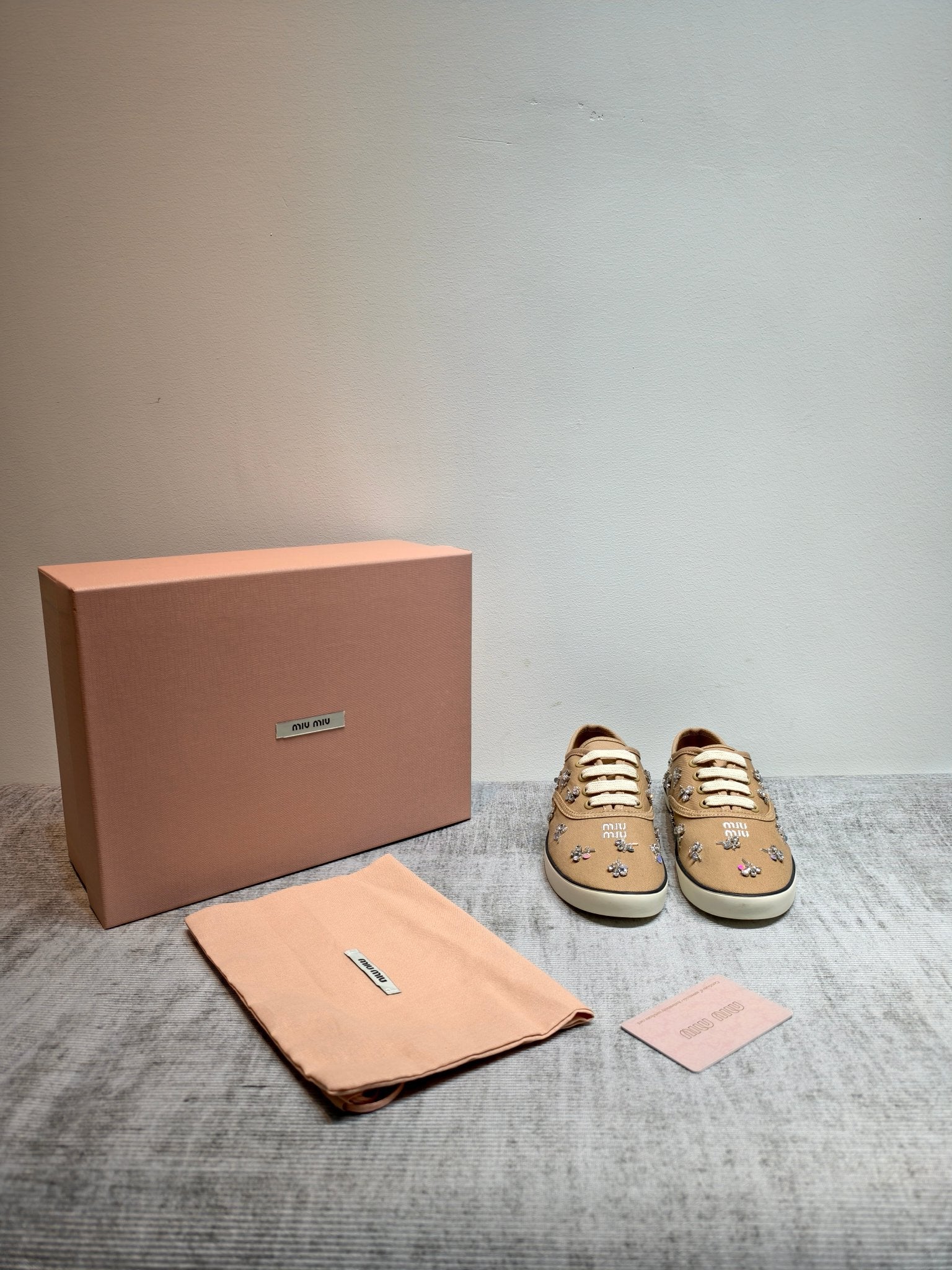 M-Sneakers