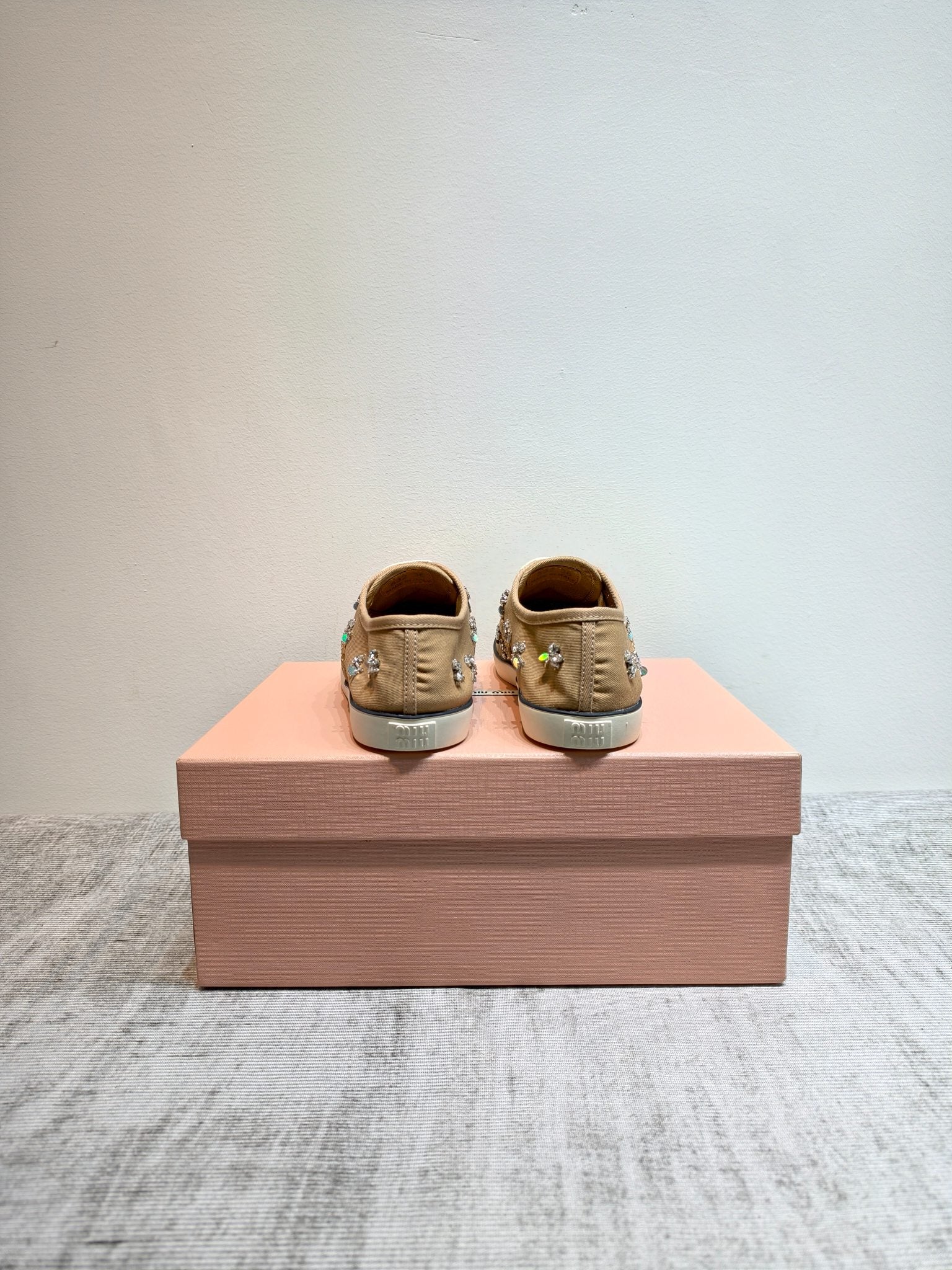 M-Sneakers
