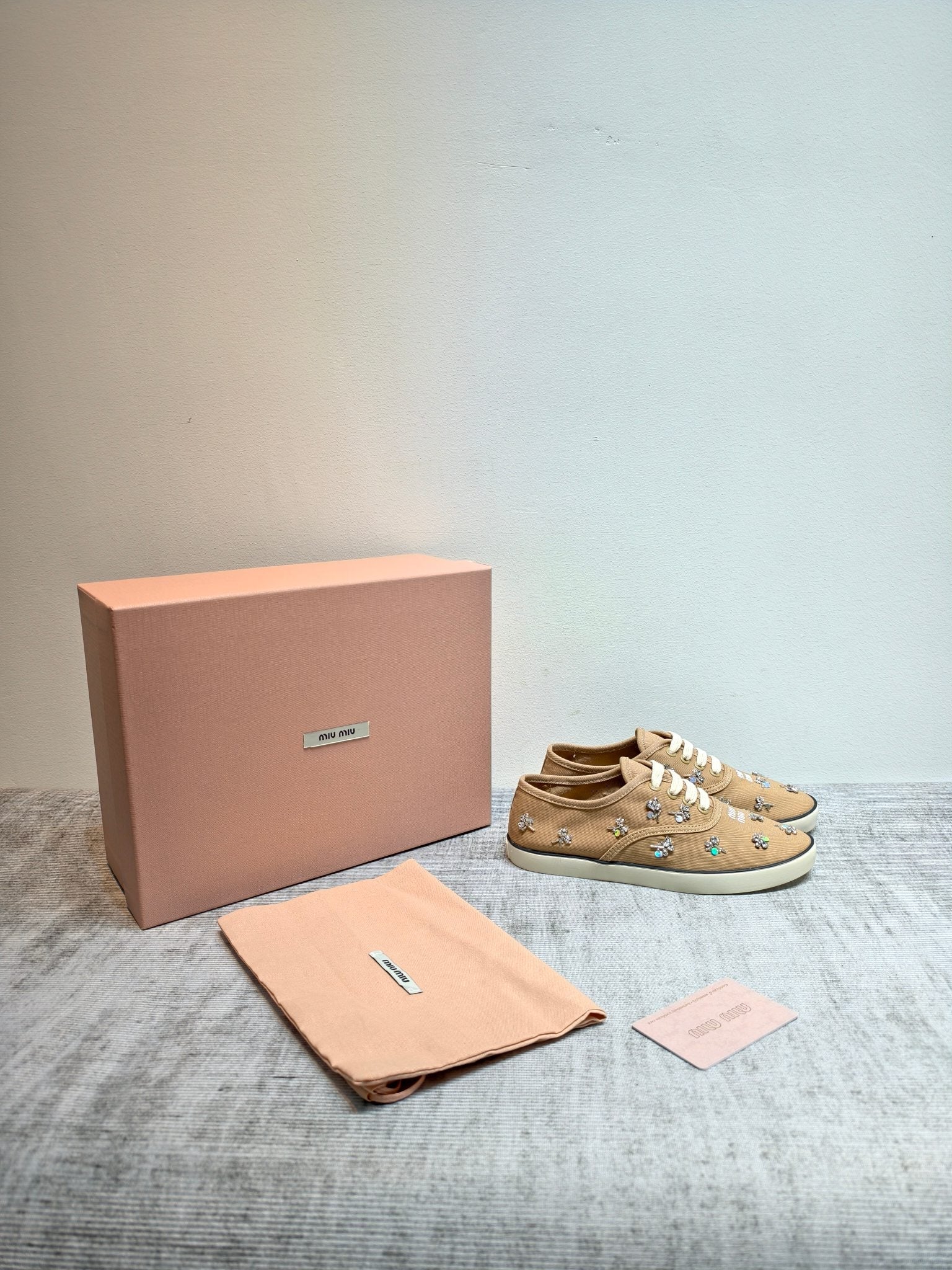 M-Sneakers