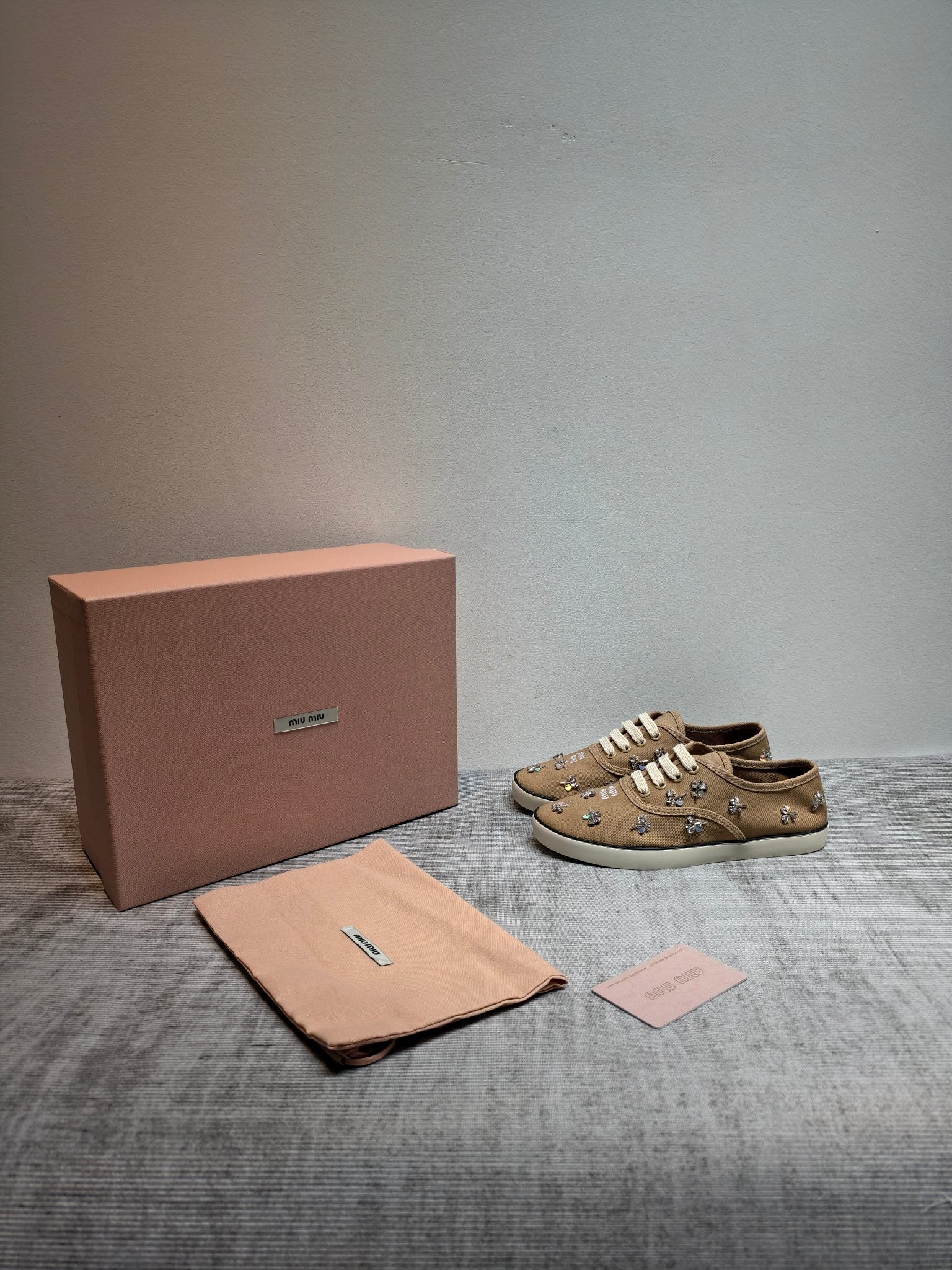 M-Sneakers