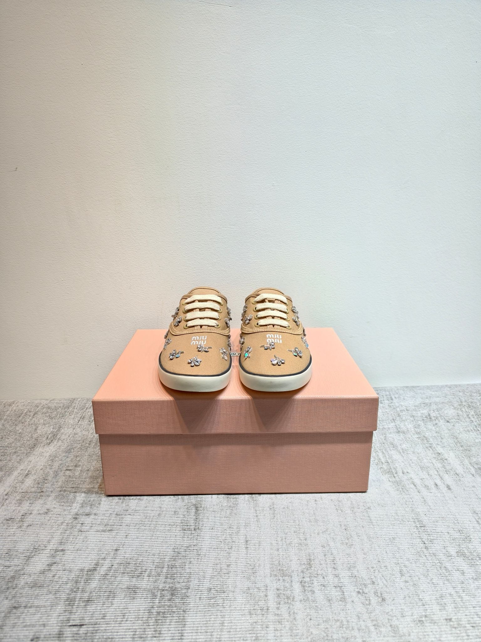M-Sneakers