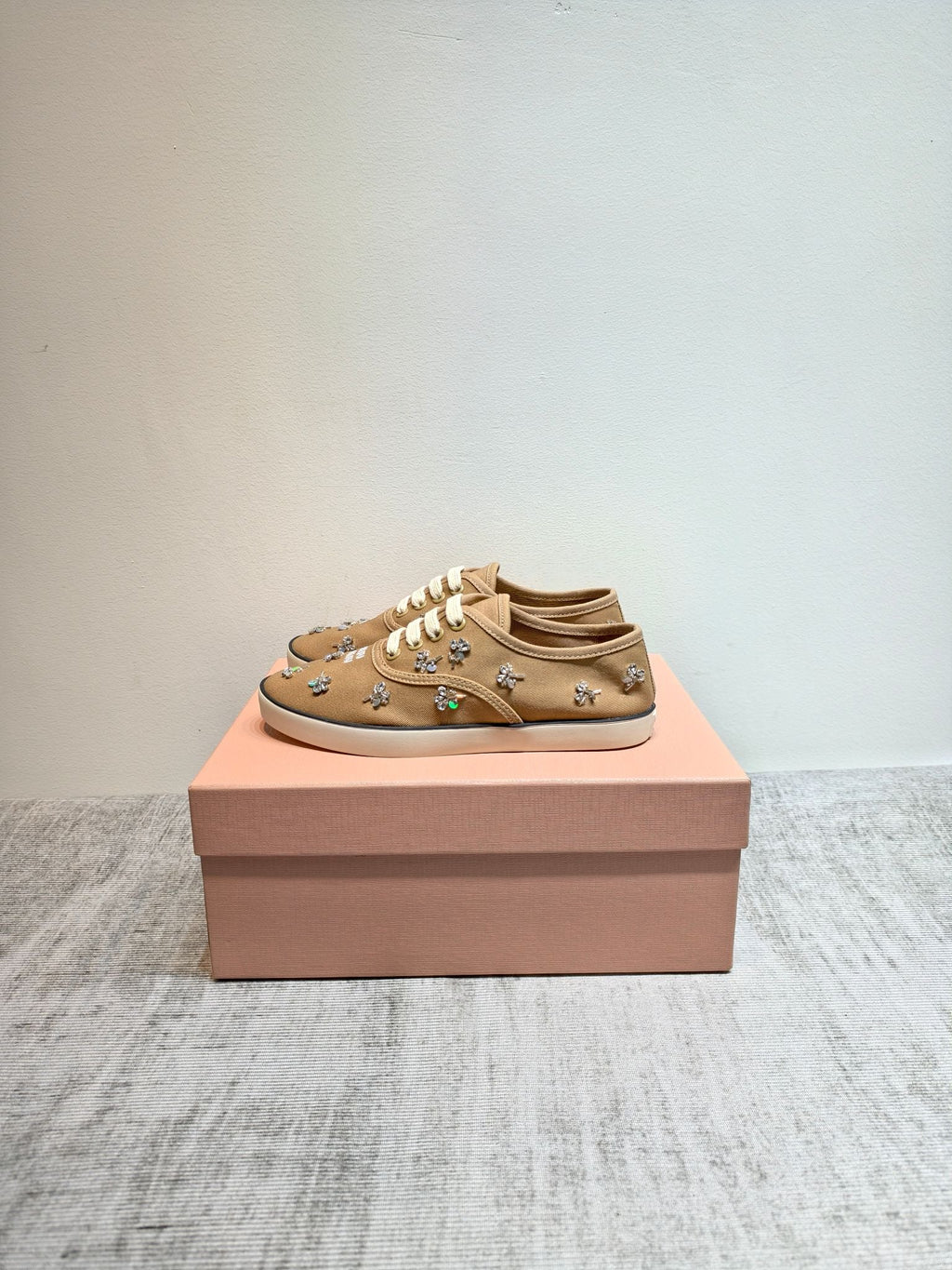 M-Sneakers