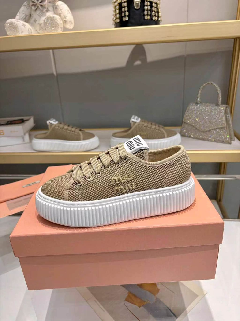M-Sneakers