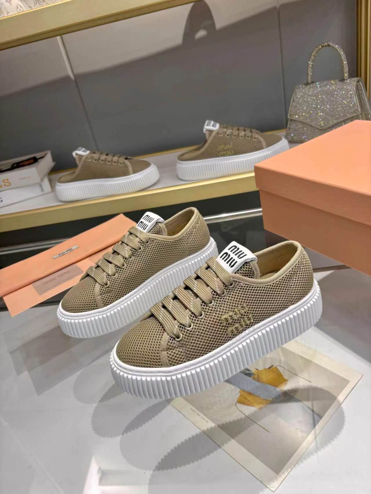 M-Sneakers